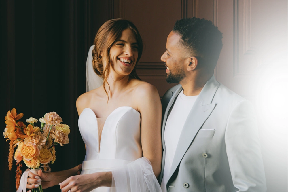 couple de futurs mariés en pleine préparation pour leur mariage en Vaucluse